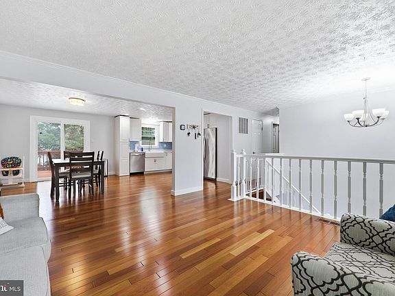 5th image of 1182 Avondale Ct
