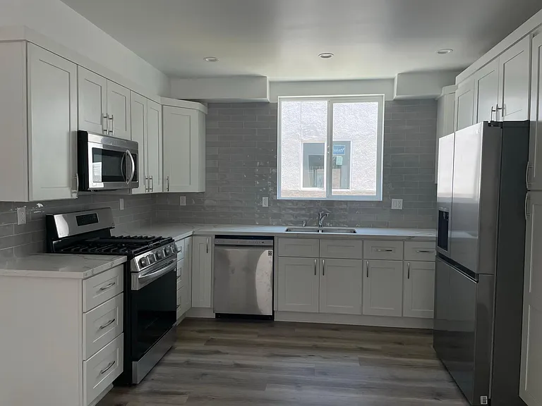 14245 1/2 Gilmore St — Photo 5