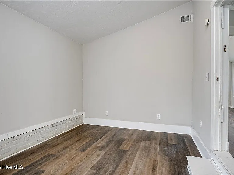 1736 Fenwick St — Photo 14