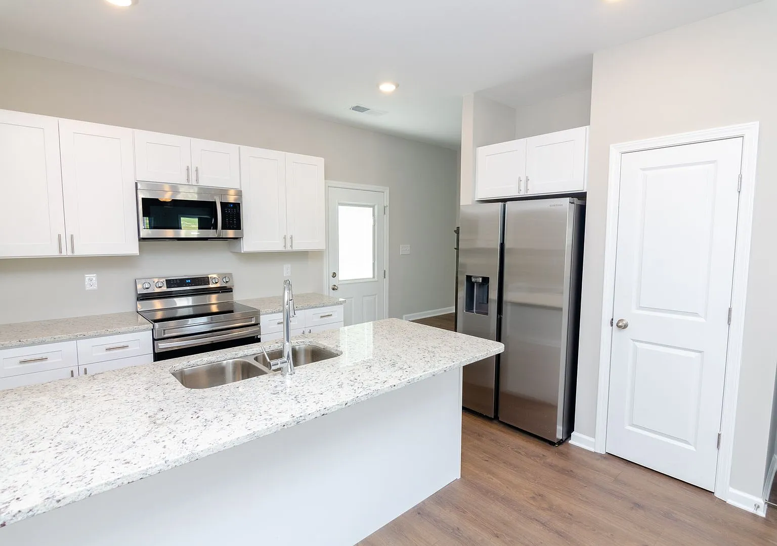 North Columbia Rental — Photo 4