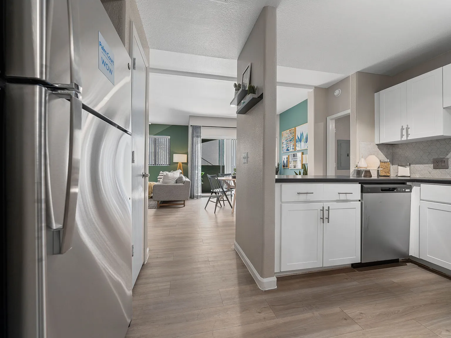 Palm Court Apartments — Photo 2