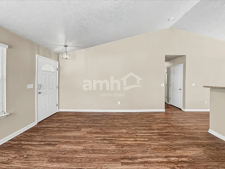 7128 N Kiowa Pkwy — Photo 5