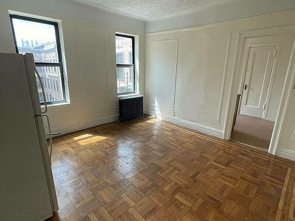 4th image of 1776 Bedford Ave #41