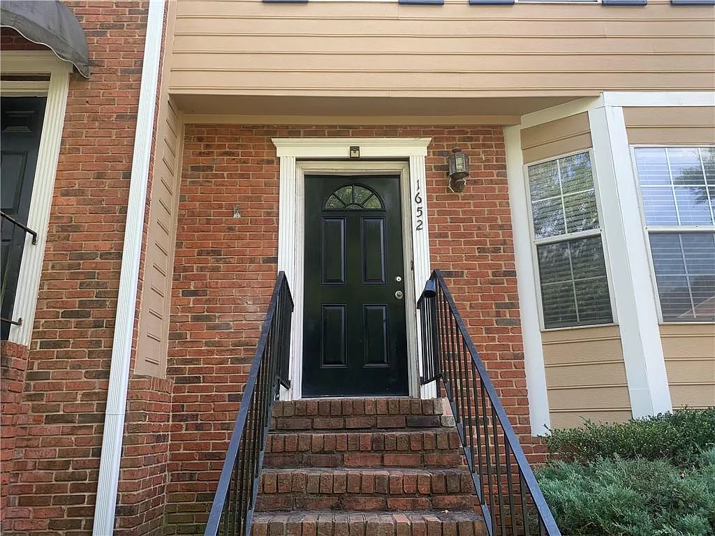 2 bed, 2.5 bath, 1288 sqft, $1,875 — Photo 3