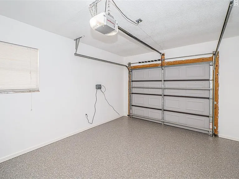 1039 Madison St — Photo 12
