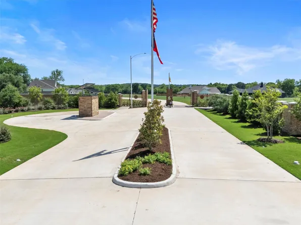 11 Hydrangea Dr, Smithville, TX 78957