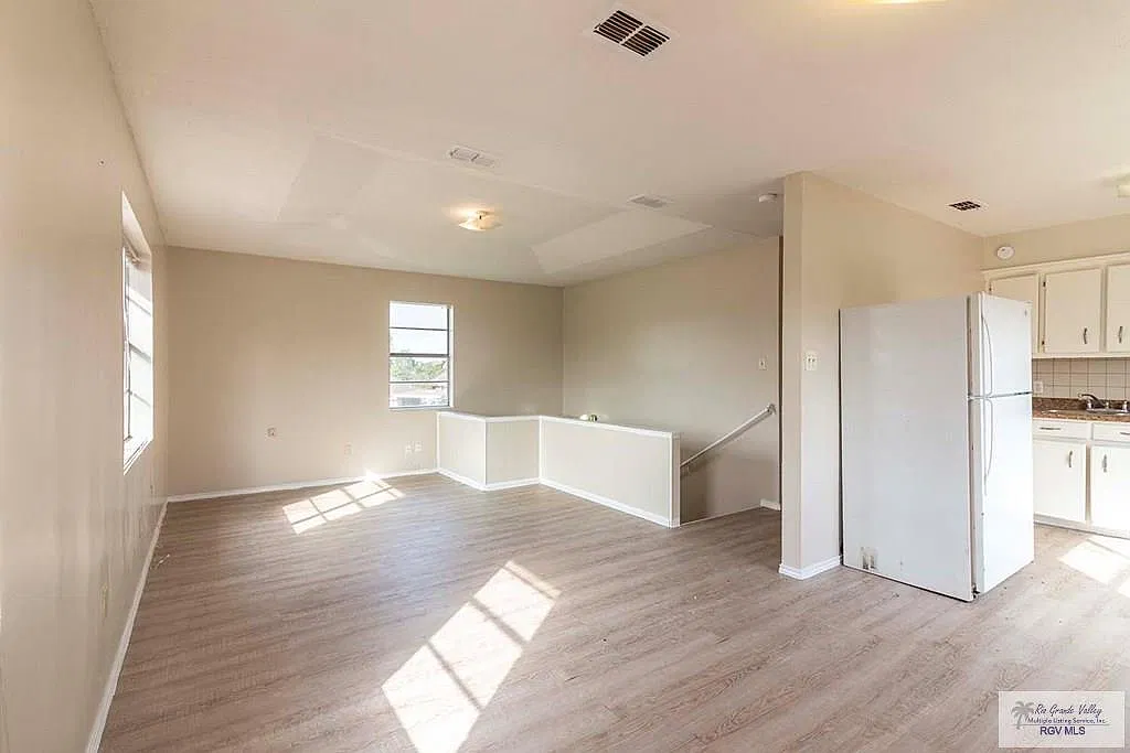 3 bed, 1.0 bath, 960 sqft, $1,200 — Photo 4
