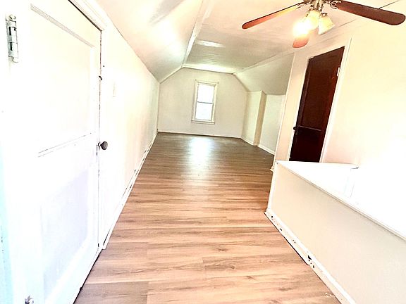 2nd image of 1924 Lillie Pl