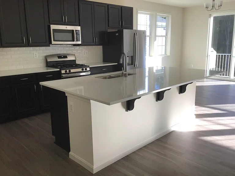 1035 Aspen Rd — Photo 2