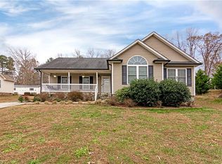 544 Old Castle Dr, Randleman, NC 27317
