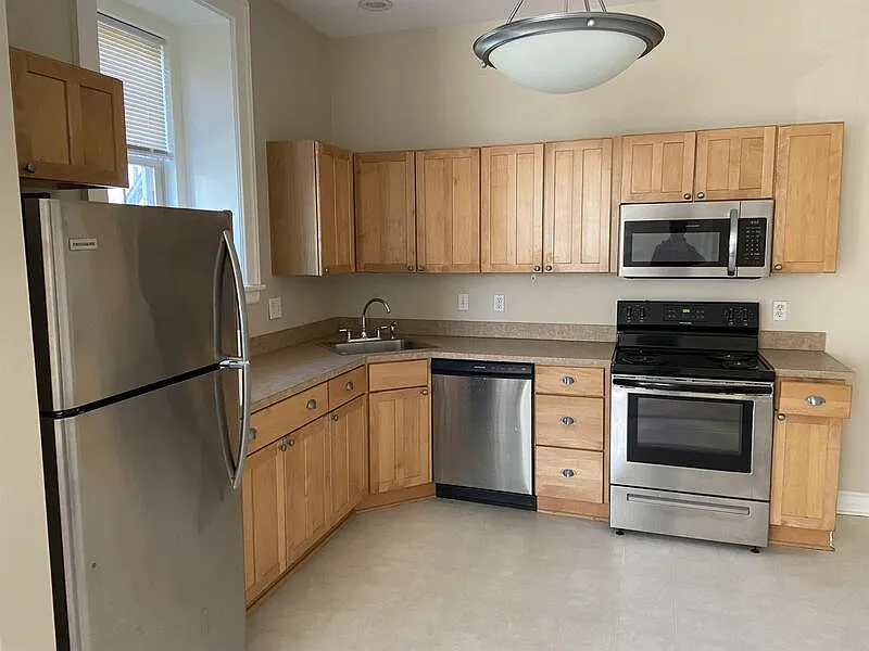 1 bed, 1.0 bath, 725 sqft, $1,300 — Photo 2