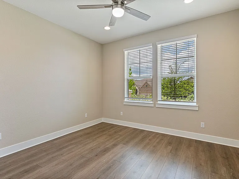 328 Berkeley Pl — Photo 5