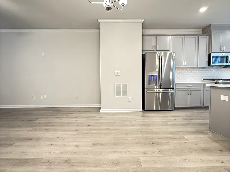 3756 Davis Cir — Photo 16