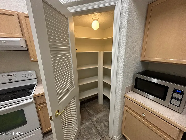3720 Beachview Dr — Photo 10