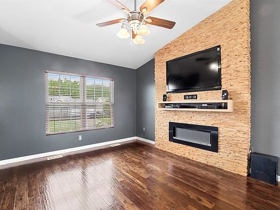 2nd image of 111 Chestnut Ridge Dr