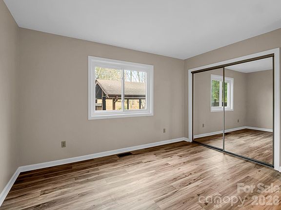 4th image of 520 Courtwood Ln APT 4