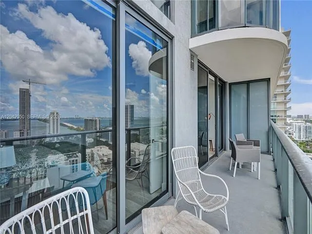 1 bed, 2.0 bath, $4,500 — Photo 3