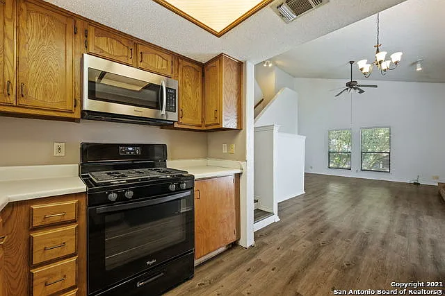 6406 Brook Cv — Photo 11