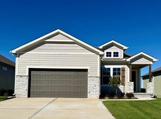 1148 SW Whitby Dr, Lees Summit, MO 64083