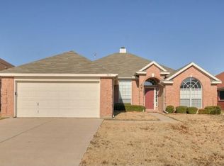 305 Hudson Falls Dr, Arlington, TX 76002