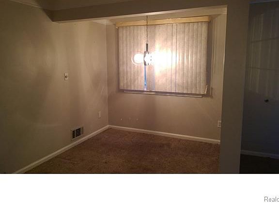 4th image of 13528 Woodbine