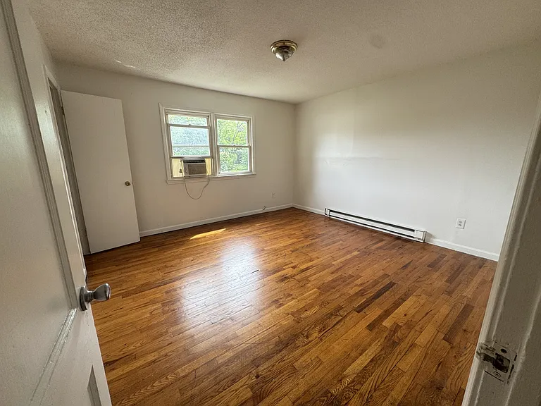 421 Honeywood Ave — Photo 7