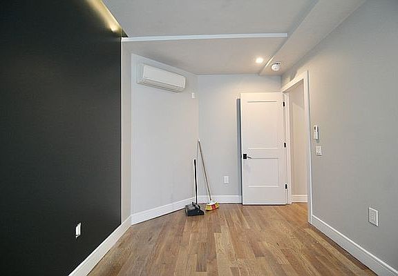 5th image of 202 Clifton Pl #1A