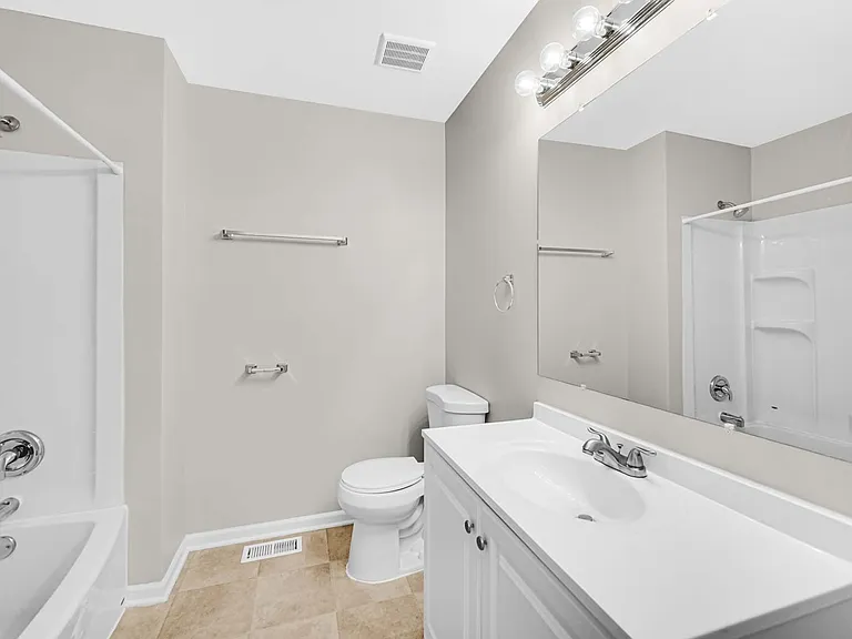 Genesee Dr — Photo 16
