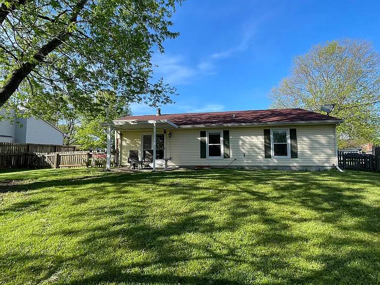 209 Hutchins Dr — Photo 22