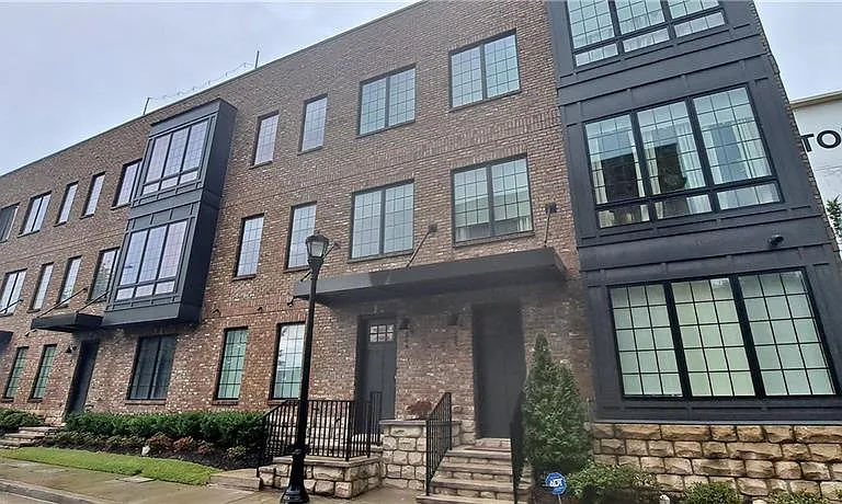 306 Fair St — Photo 1
