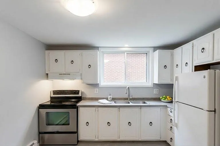 318 Erb St W #1 — Photo 7