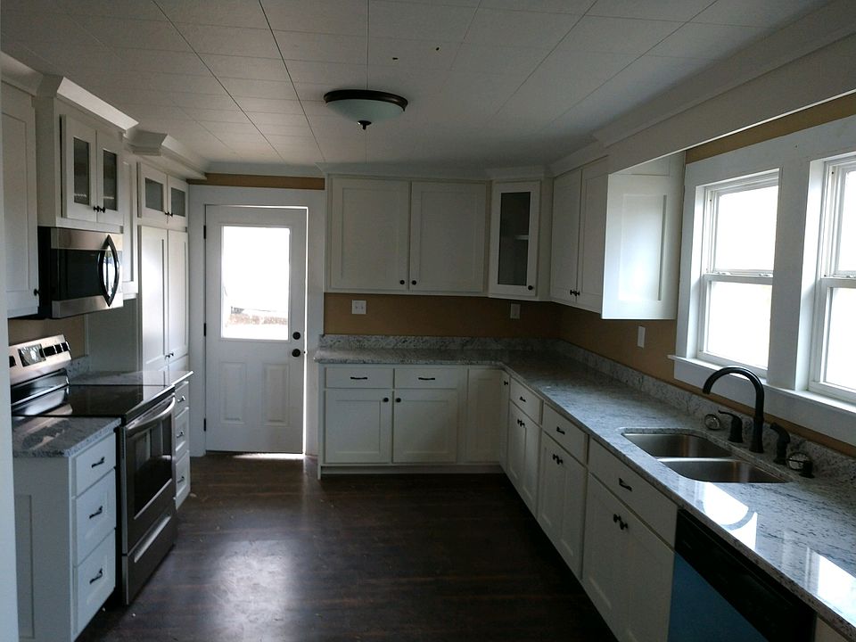Spacious kitchen 
