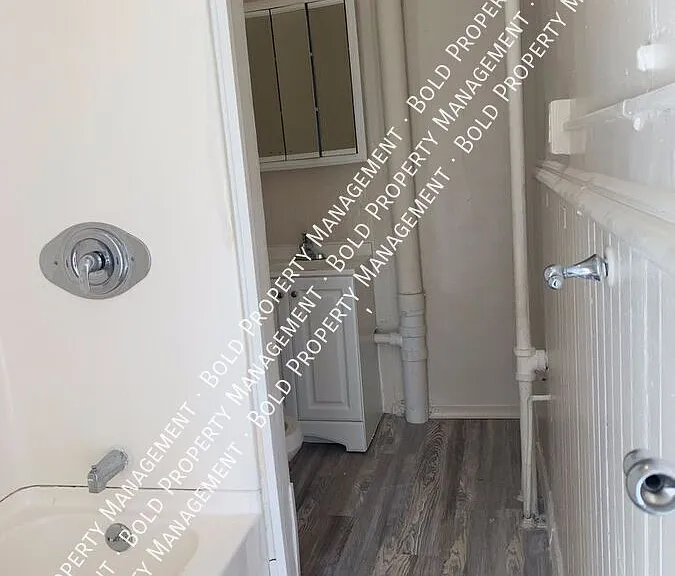 827 Chestnut St #2 — Photo 3