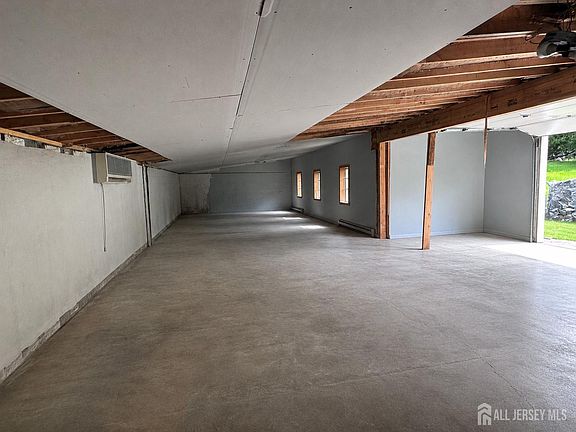 5th image of 60 Mountain Ave