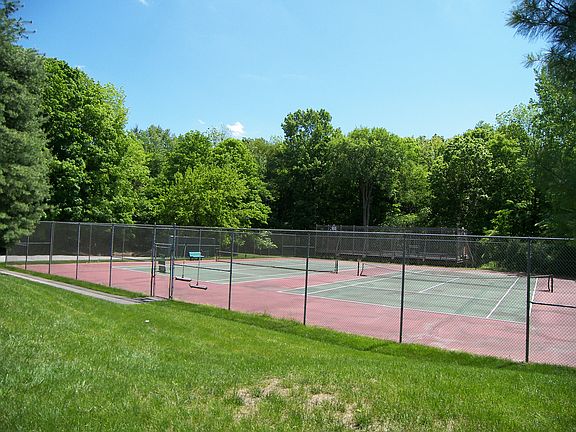 4th image of 53 Krystal Dr