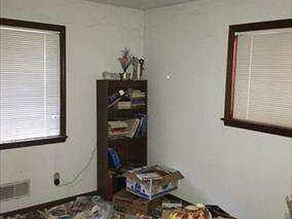 5th image of 5845 N Victoria Dr