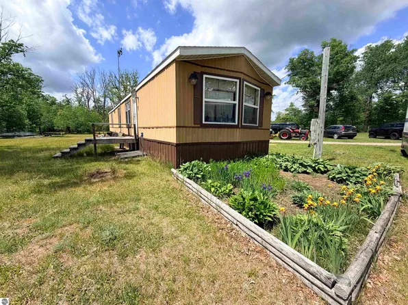 13201 5th Ave, Marion, MI 49665