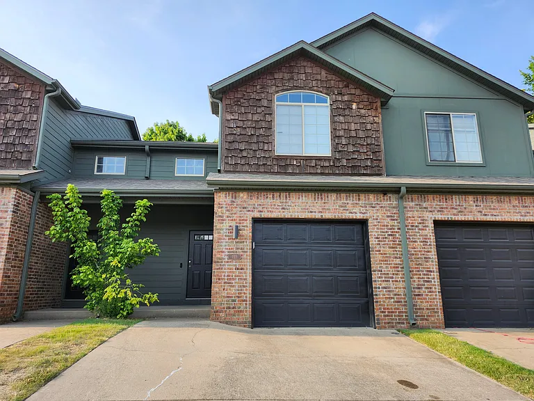 790 W Breeze Cv — Photo 1