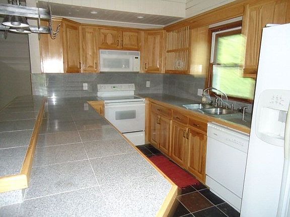3rd image of 1100 Claire Ln