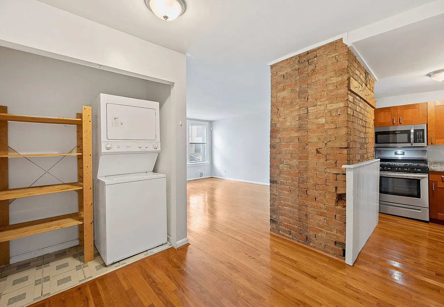 2 bed, 1.0 bath, 978 sqft, $1,595 — Photo 4