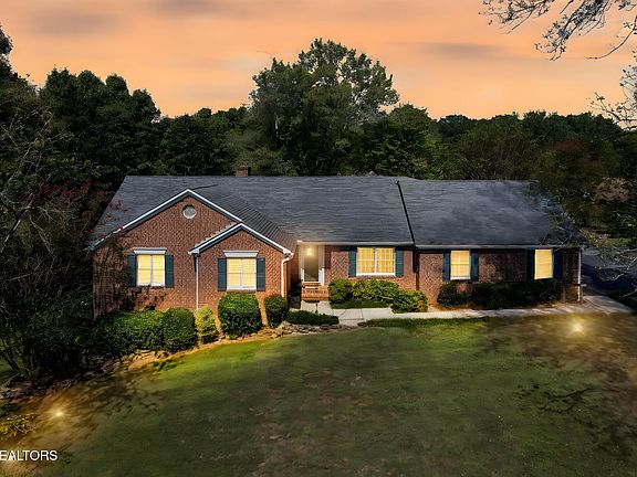 3rd image of 121 Bailey Rd #6