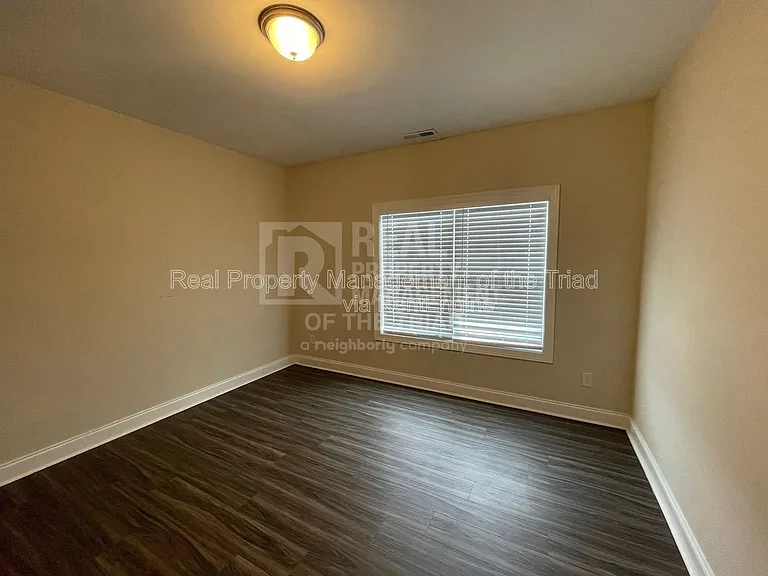 206 Hassellwood Dr — Photo 9