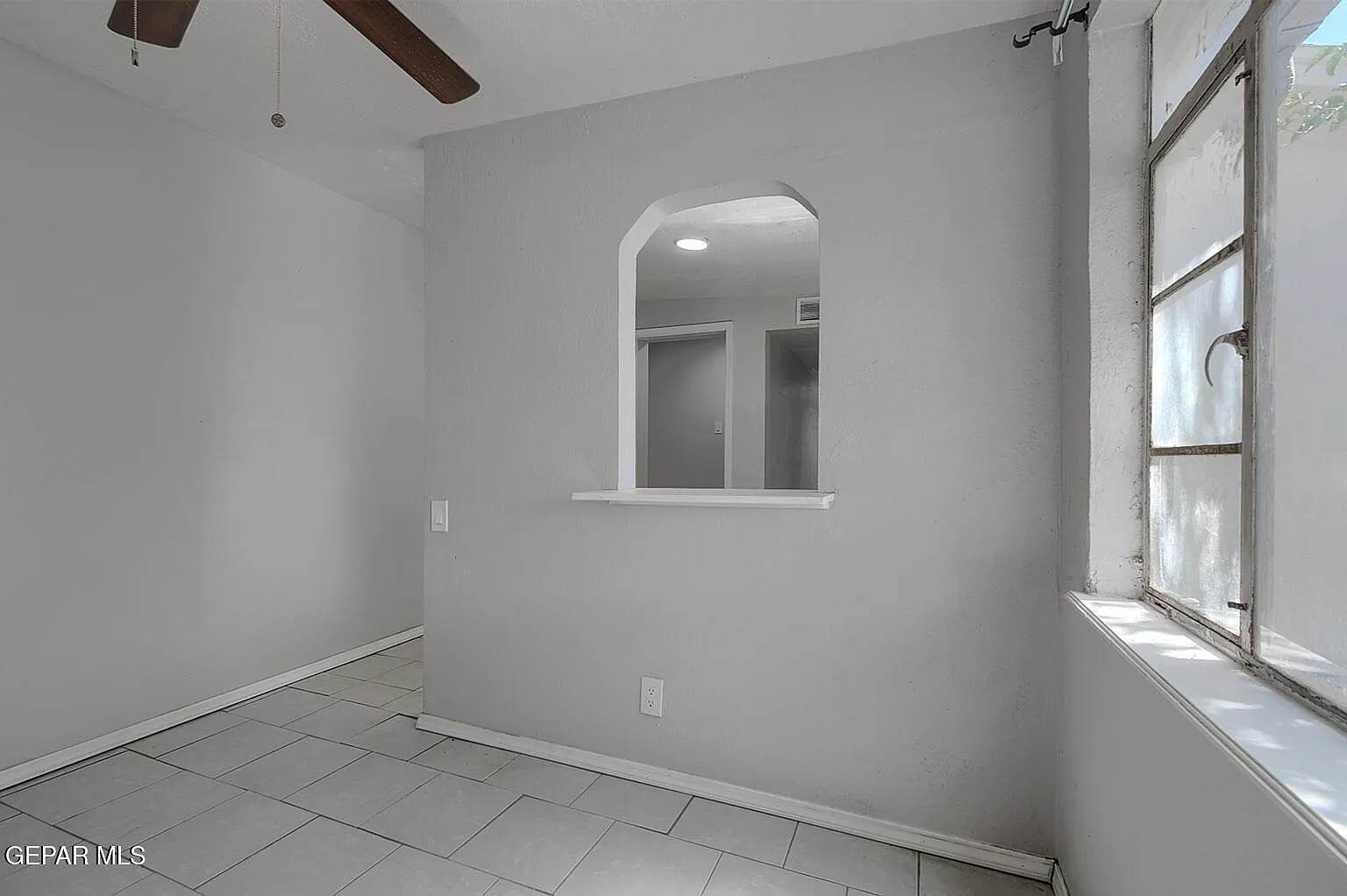 2 bed, 1.0 bath, 700 sqft, $800 — Photo 2