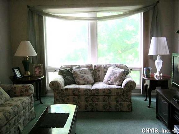 4th image of 371 Northfield Way