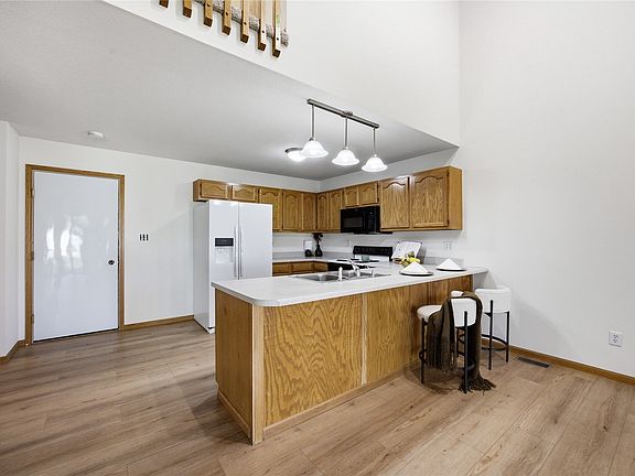 4th image of 3920 Waterview Ct SW #3