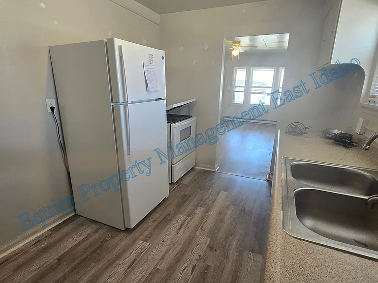 815 E Clark St — Photo 7
