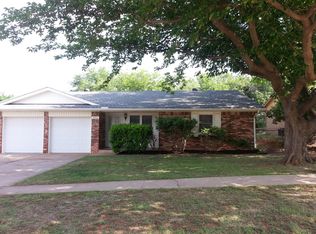 915 Crown Dr, Edmond, OK 73034