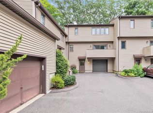8 Kings Wood Mnr #8, Shelton, CT 06484