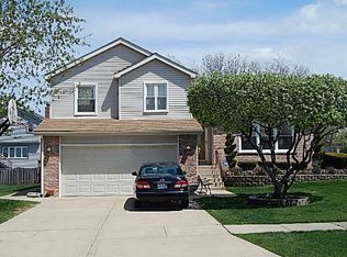 1097 Judy Dr, Elk Grove Village, IL 60007