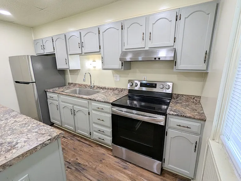 320 Aidyl Ave — Photo 4